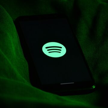 Spotify exclui 500 mil reproduções de música por suspeita fraude por apostas