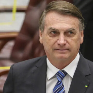 Polícia Federal faz busca por armas na residência de Jair Bolsonaro após decisão do STF