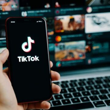 TikTok tem exposto crianças a criminosos e à ciberbullying, afirma entidade da União Europeia