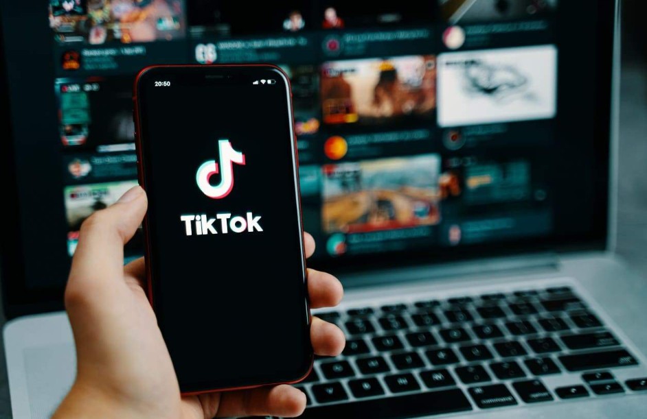TikTok tem exposto crianças a criminosos e à ciberbullying, afirma entidade da União Europeia