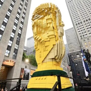 Troféu da Copa do Mundo feito com mais de 1,3 milhão de peças de LEGO impressiona em Nova York
