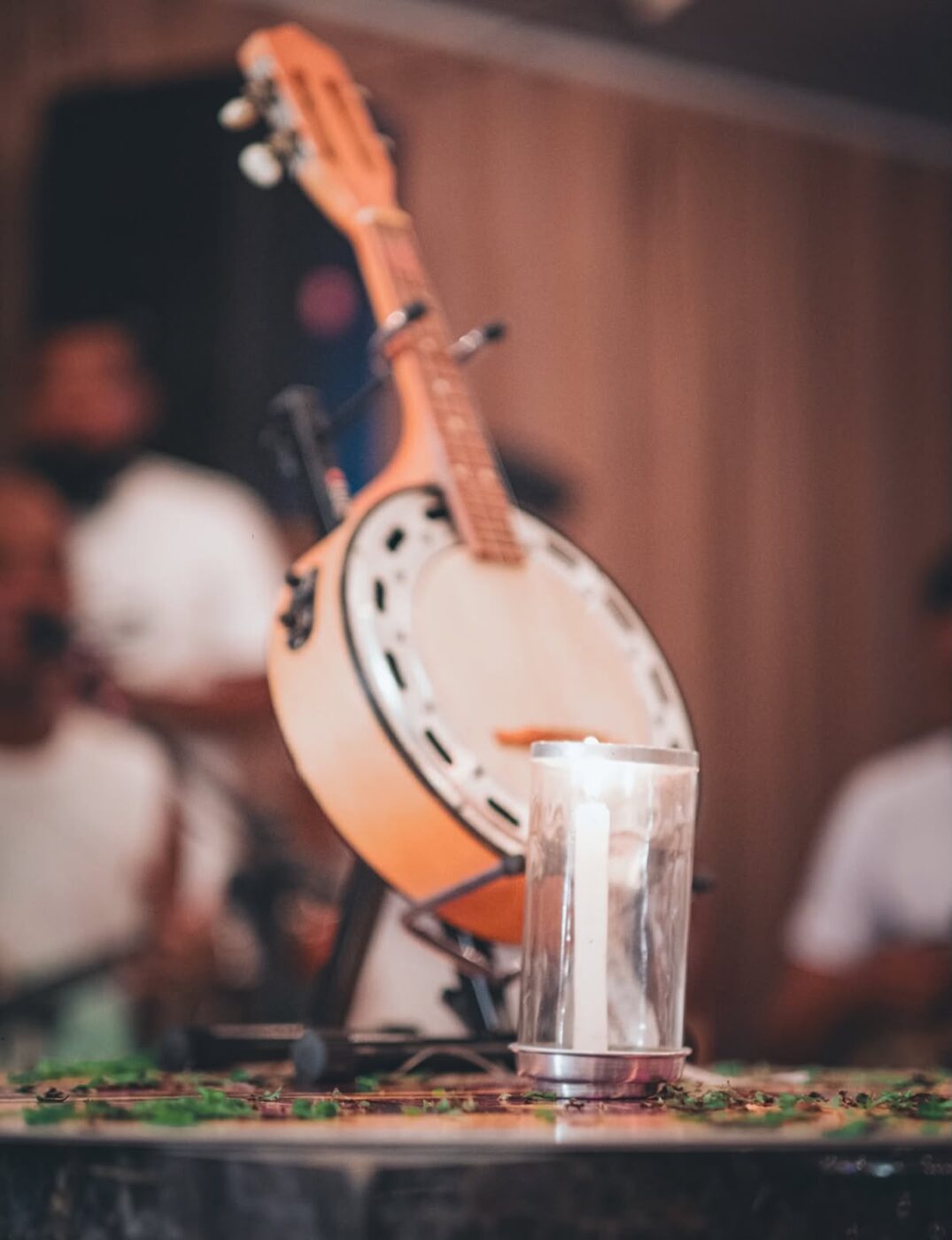 A festa só acaba quando a vela se apaga: Banjo Novo promove roda de samba nesta sexta em Salvador