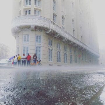 Frente fria muda o tempo em Salvador e traz chuva e ventos fortes a partir desta terça (14)