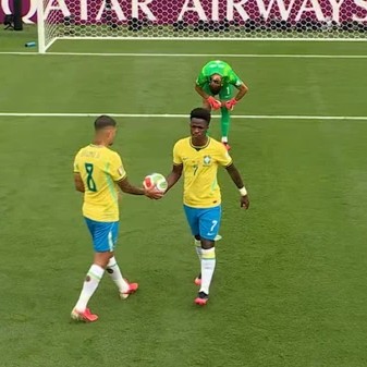Ancelotti explica por que Vini Jr não cobrou pênalti decisivo contra Noruega