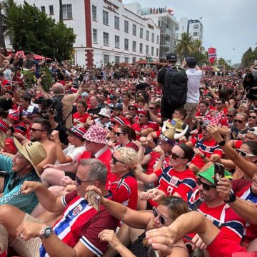 Torcida da Noruega viraliza ao fazer famosa remada viking em Miami; veja