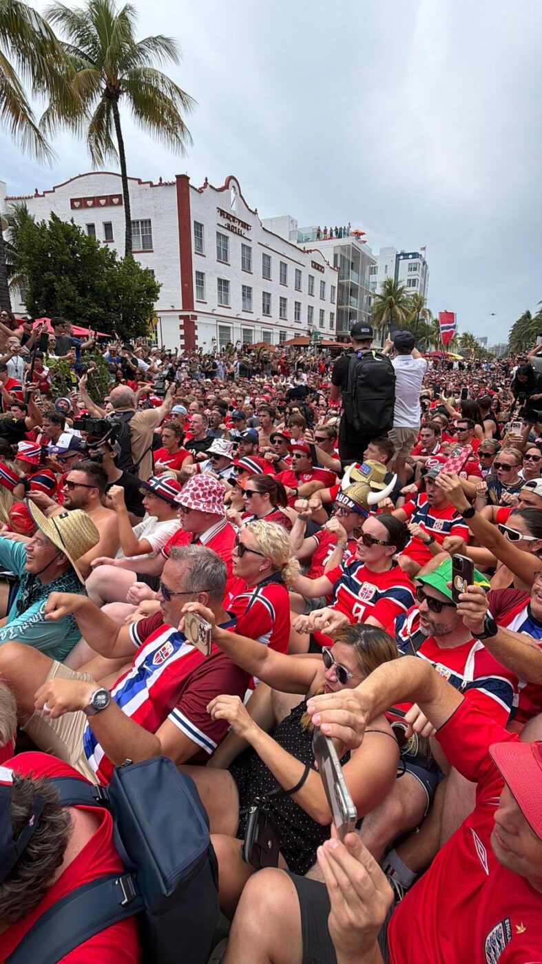 Torcida da Noruega viraliza ao fazer famosa remada viking em Miami; veja