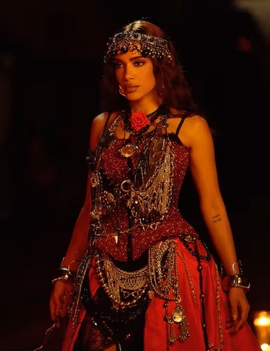 Show de Anitta em Salvador terá spa, meditação e mapa astral antes de apresentação; saiba como será