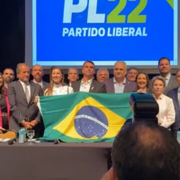 Flávio Bolsonaro anuncia Alfredo Gaspar como vice na chapa do PL à Presidência