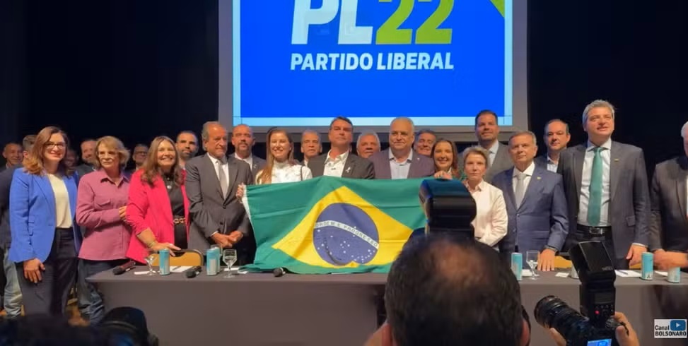 Flávio Bolsonaro anuncia Alfredo Gaspar como vice na chapa do PL à Presidência