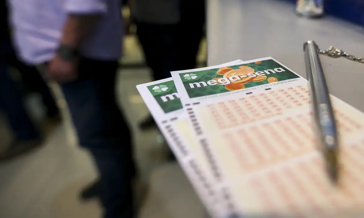 Mega-Sena: uma aposta acerta as seis dezenas e ganha R$ 3 milhões; confira os números