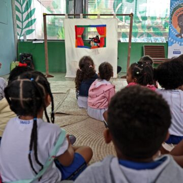 Estudantes participam de oficinas e plantio de árvore durante ação ambiental em Salvador