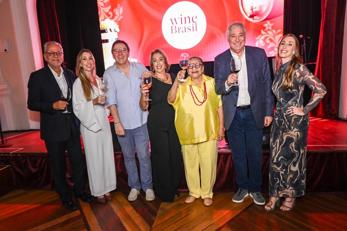 Issac Edington, Paula Lacorte, Ronaldo Jacobina, Tuca Zamaroni, Licia Fábio, Marcelo Magalhães e Paula Lacorte 