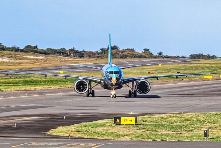 Latam testa em Salvador avião inédito, fabricado no Brasil, antes de iniciar novas rotas