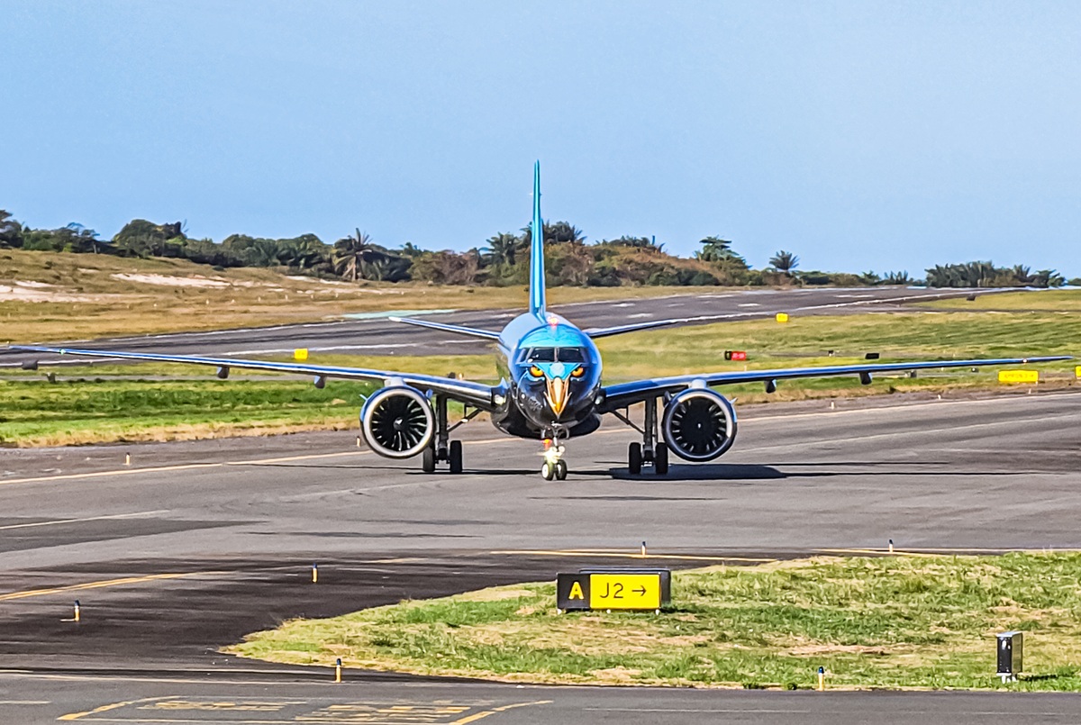 Latam testa em Salvador avião inédito, fabricado no Brasil, antes de iniciar novas rotas