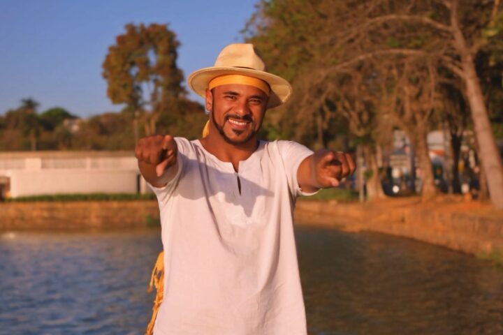 Irmão de Vander Lee, Marcos Catarina faz show em homenagem ao cantor em Salvador