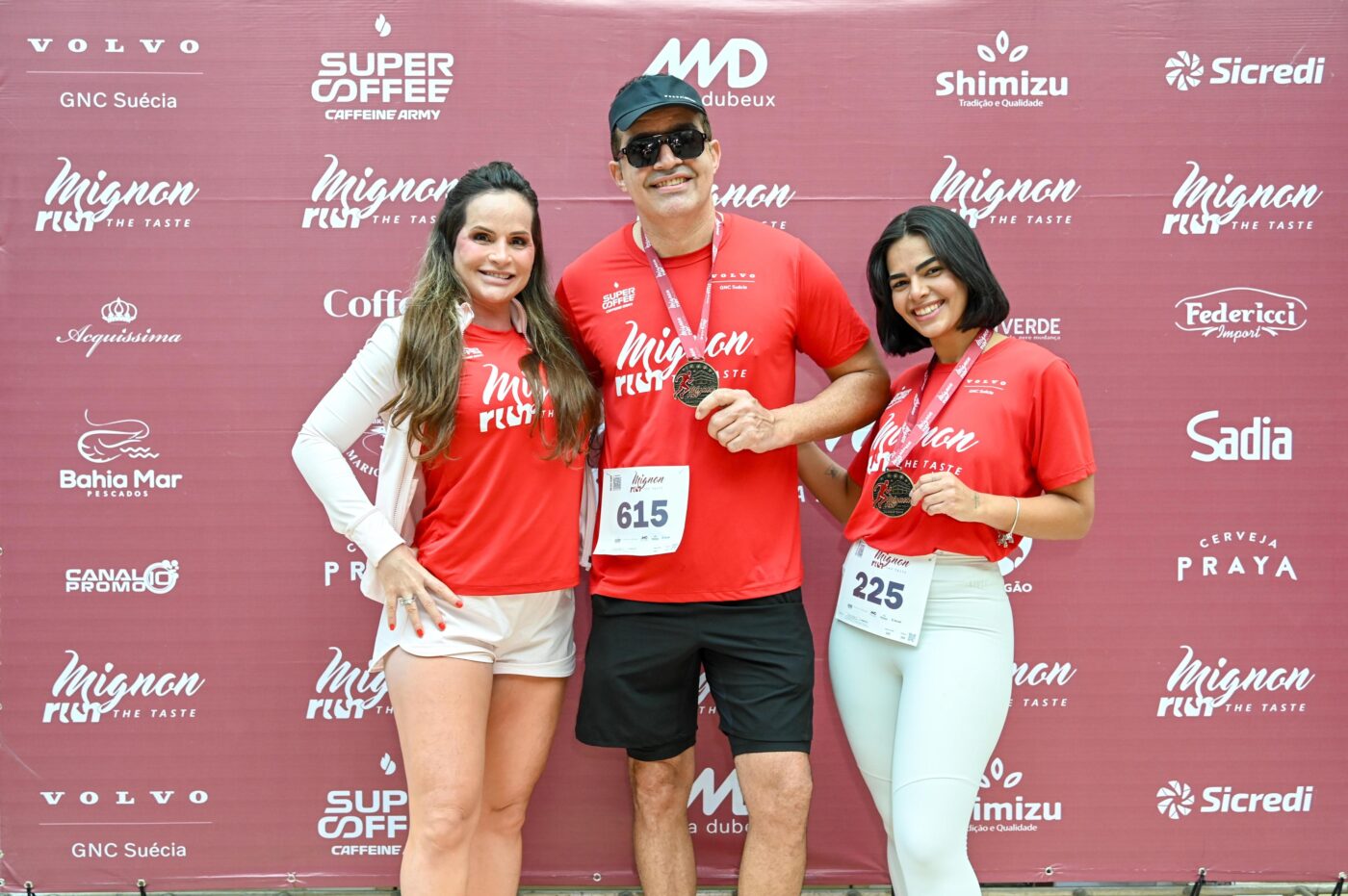 Bruna Martins, Marcelo e Victoria Gois 