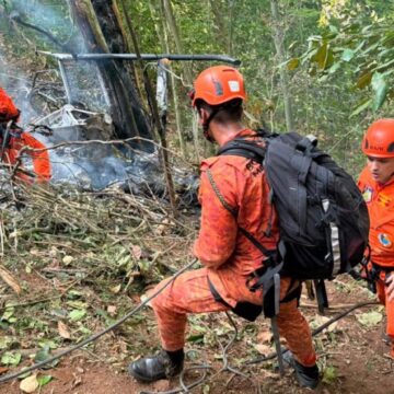 Helicóptero cai na Zona Sul do Rio de Janeiro e deixa quatro mortos