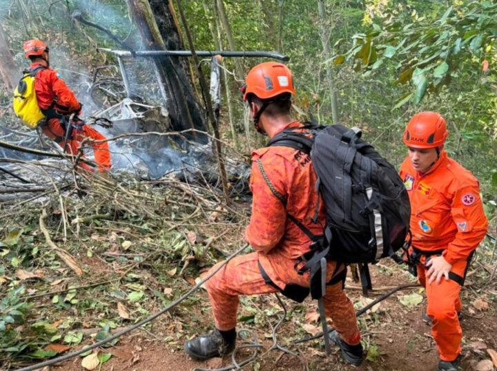 Helicóptero cai na Zona Sul do Rio de Janeiro e deixa quatro mortos