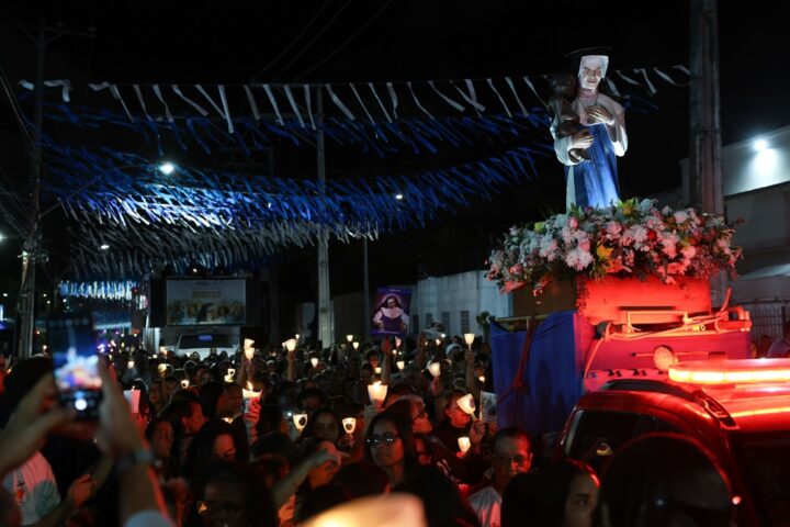 Dia de Santa Dulce terá show de Padre Antônio Maria e procissão luminosa em Salvador; veja programação