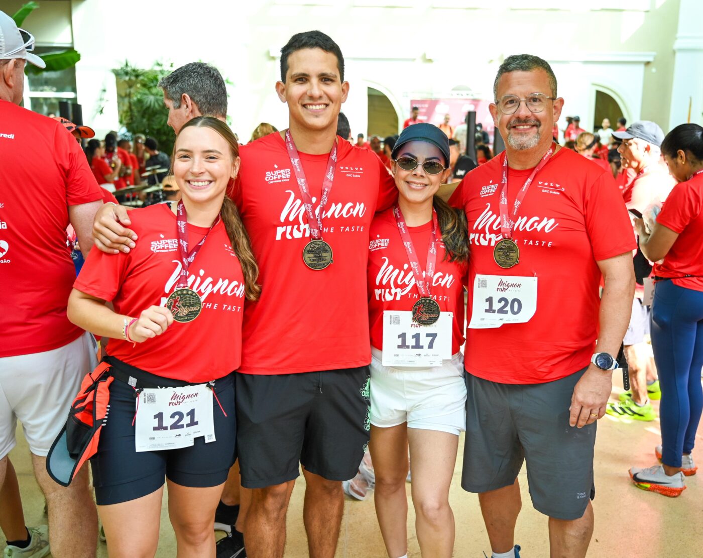 Julia Cintra, Lucas Laranjeira Mariano, Carol e Luiz Mariano