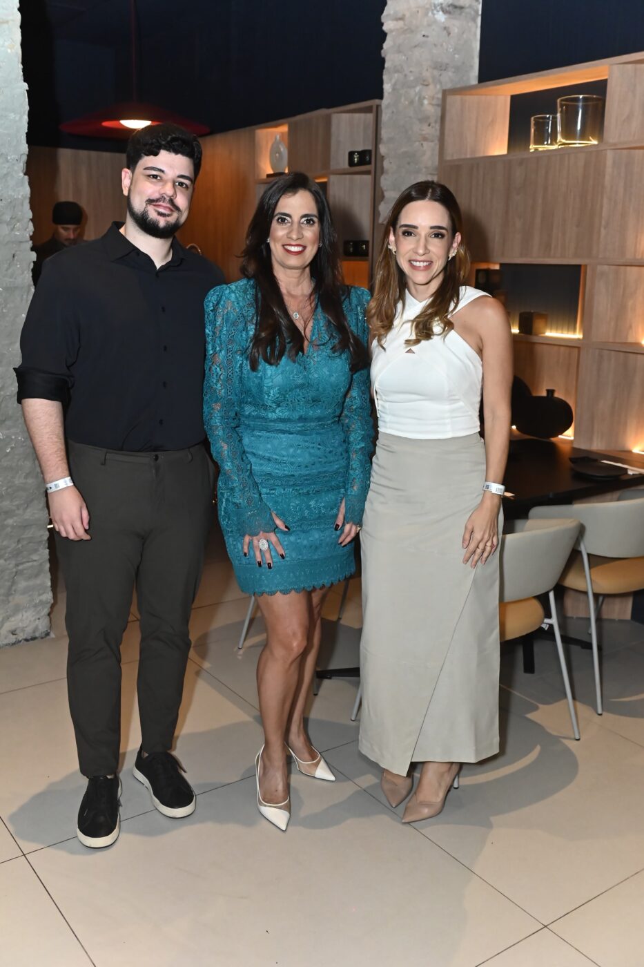 Marco Reis, Fernanda Bahia e 
Paula Riserio