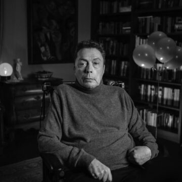 Morre aos 80 anos Tim Curry, ator de clássicos como ‘It’, ‘Esqueceram de Mim’ e ‘Todo Mundo em Pânico 2’