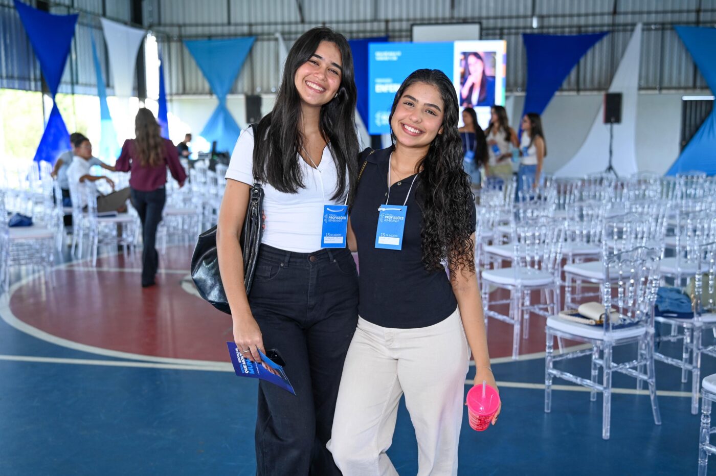 Maria Eduarda Macedo e Isabella Leles