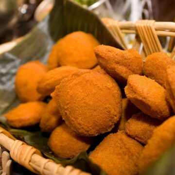 Acarajé é eleito prato imperdível no Brasil e Bahia lidera ranking de gastronomias subestimadas