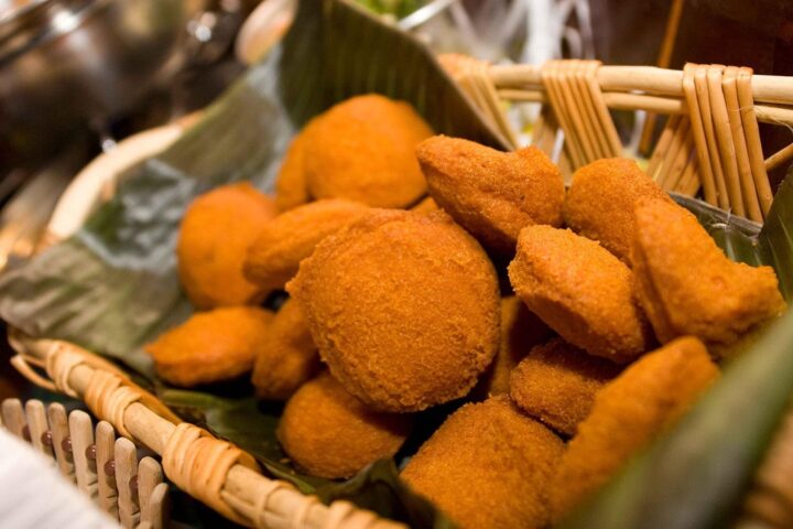Acarajé é eleito prato imperdível no Brasil e Bahia lidera ranking de gastronomias subestimadas