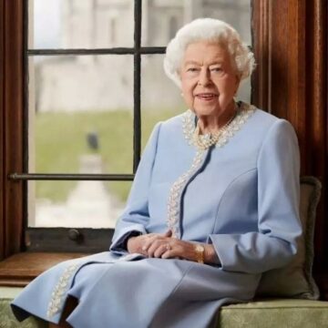 Elizabeth II teria sofrido aborto espontâneo mantido em segredo durante casamento com Philip