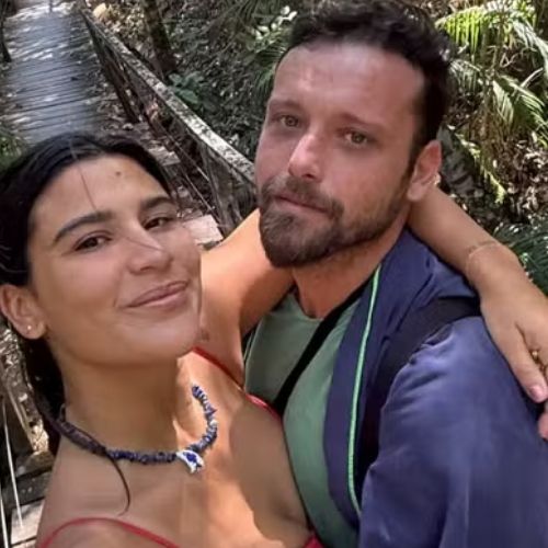 Giulia Costa, filha de Flávia Alessandra,  se declara ao novo namorado durante viagem romântica