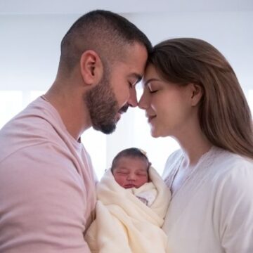 Pati Guerra celebra chegada da filha com Rafa Marques e se declara ao abrir álbum de fotos