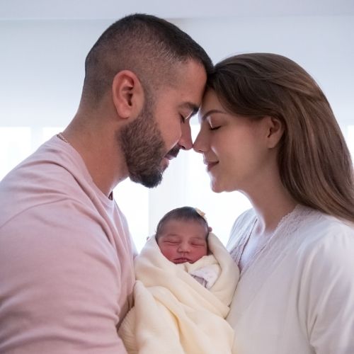 Pati Guerra celebra chegada da filha com Rafa Marques e se declara ao abrir álbum de fotos