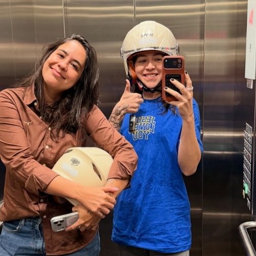 Filha de Leonardo se declara para namorada em aniversário e compartilha fotos do casal