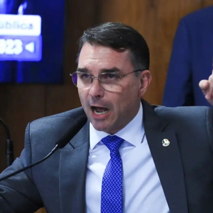 Missão pede investigação sobre filiação falsa de Flávio ao partido