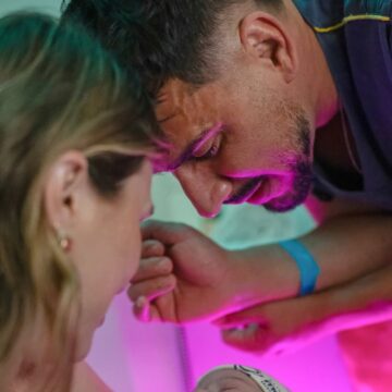 Júlio Rocha mostra rosto da filha Esther pela primeira vez: ‘Essa sou eu’; veja fotos