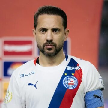 Everton Ribeiro passa por cirurgia na coluna e desfalca escalação do Bahia para a partida contra o Vasco neste domingo
