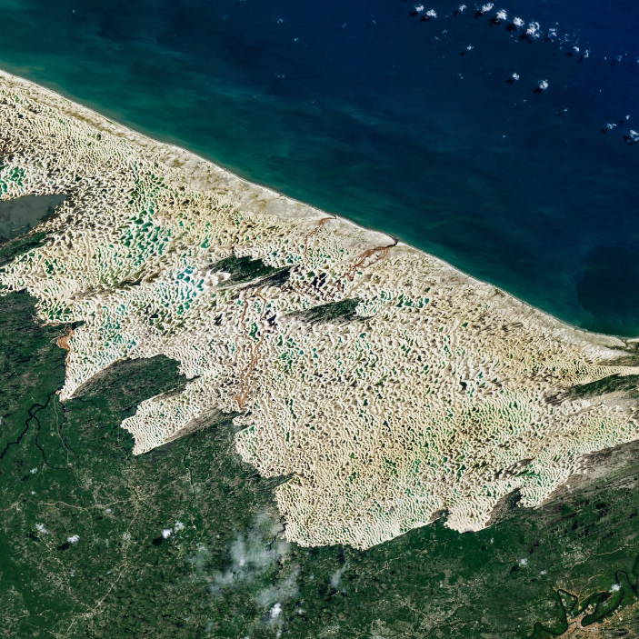 NASA publica imagem dos Lençóis Maranhenses e apelida parque de ‘deserto de água’