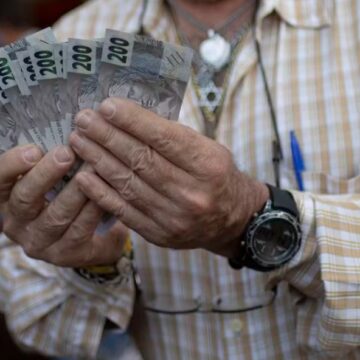 Governo projeta salário mínimo de R$ 1.741 para 2027, representando um aumento de 120 reais no valor atual