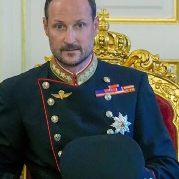 Noruega tem novo rei; conheça Haakon VIII e as polêmicas que cercam o monarca europeu