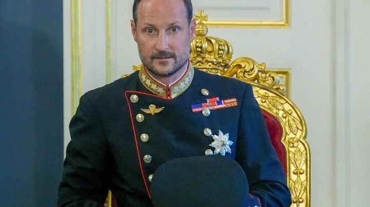 Noruega tem novo rei; conheça Haakon VIII e as polêmicas que cercam o monarca europeu