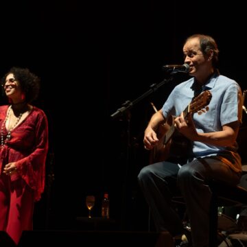 Casal referência da MPB, Paula e Jaques Morelenbaum celebram obra de Caetano em programa especial na TV Brasil