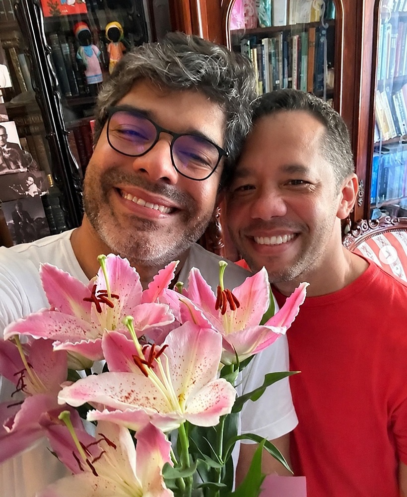 Escritor baiano Itamar Veira Júnior comemora 47 anos e ganha homenagem do esposo