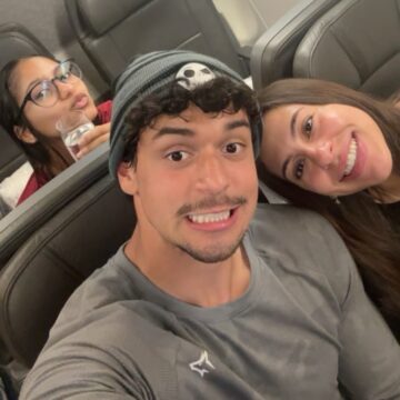 Filho de Carla Perez e Xanddy embarca para o Brasil para se casar com a noiva