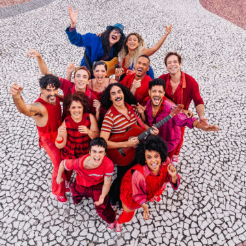 Musical baiano sobre Moraes Moreira terá turnê nacional após estreia em Salvador; veja agenda