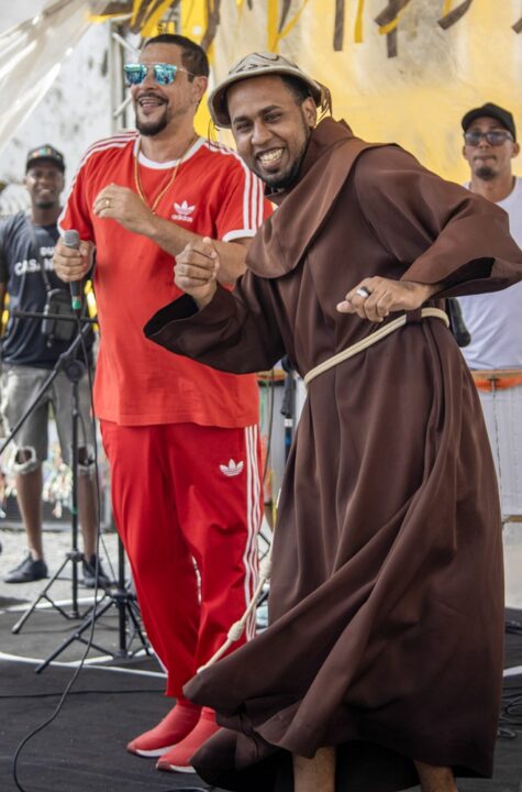 “Freijoada” Franciscana: frei viraliza com vídeo divertido e convida Salvador para ação solidária