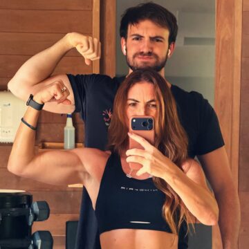 Glenda Kozlowski encanta ao surgir com filho de 21 anos após treino na academia