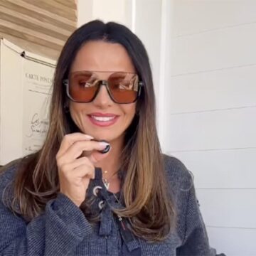 Aos 51 anos, Viviane Araújo tem mansão milionária com piscina em formato não convencional