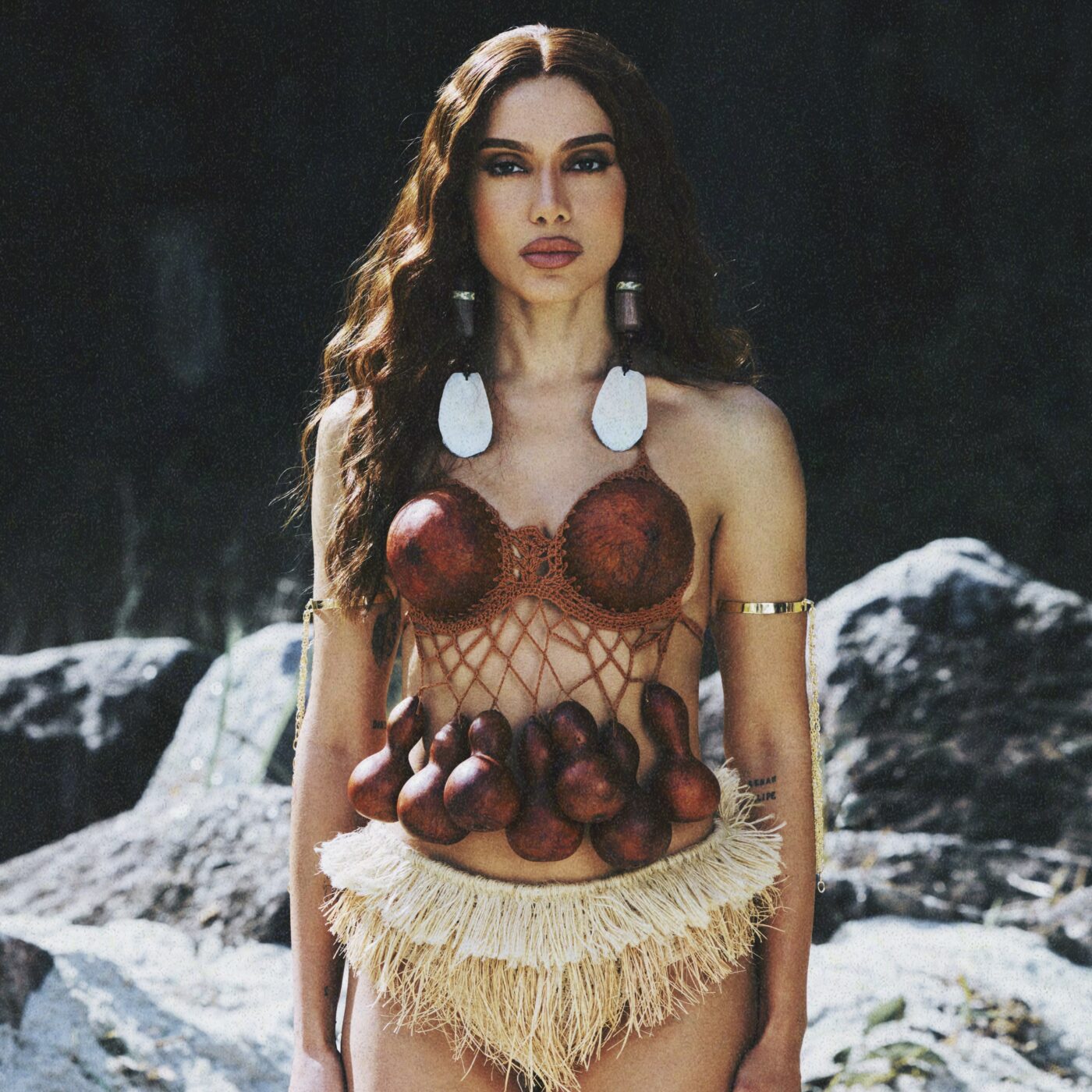 Anitta celebra raízes afro-brasileiras em nova fase da carreira e declara: ‘Salvador coroa esse momento’