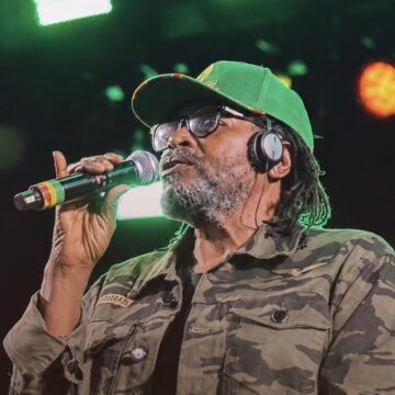 Edson Gomes é internado na UTI após show em Salvador